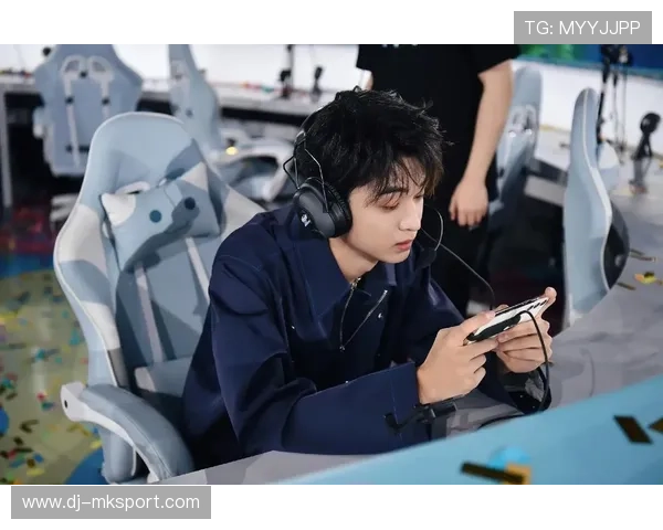 《电竞冠军的秘密武器：战术分析与团队协作》，电竞游戏职业选手冠军